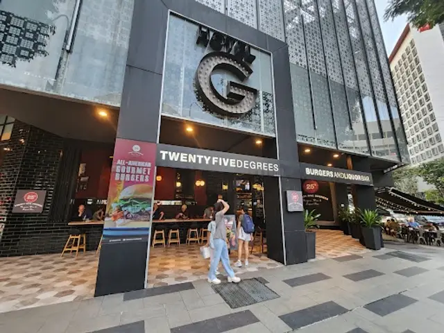 25 Degrees Burger, Wine and Liquor Bar