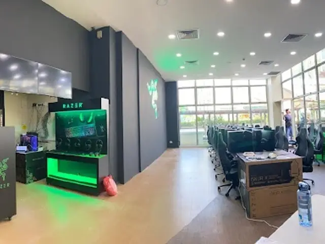Clique Gaming Safra Jurong Cyber Cafe (LAN Shop)