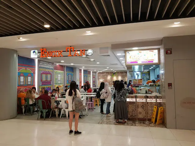 Encik Tan