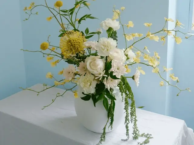 Na-bee and Flower