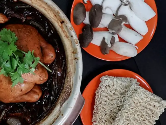 Qi Xiang Chicken Pot